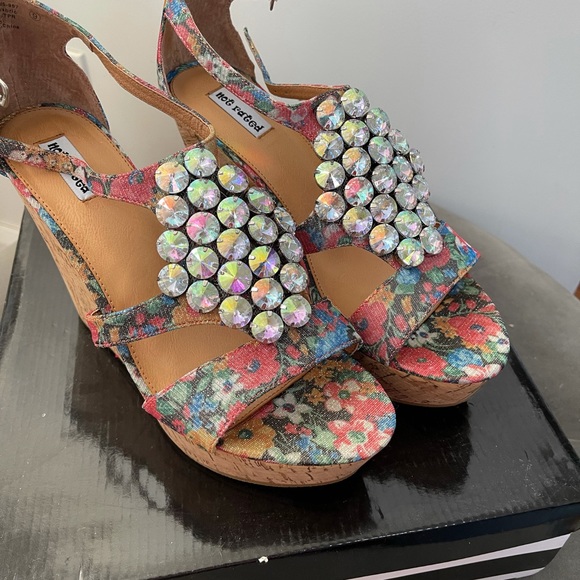 NWOT- Size 9 platform multicolor sandal - Picture 2 of 6